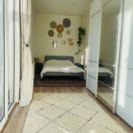 Spacious With Garden *