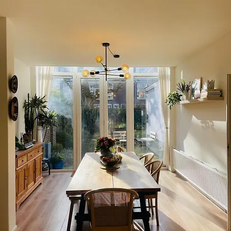 Spacious With Garden Apartment