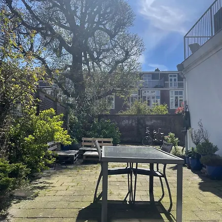 Spacious With Garden Apartment *