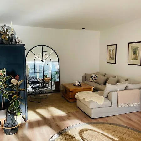 Apartment Spacious With Garden